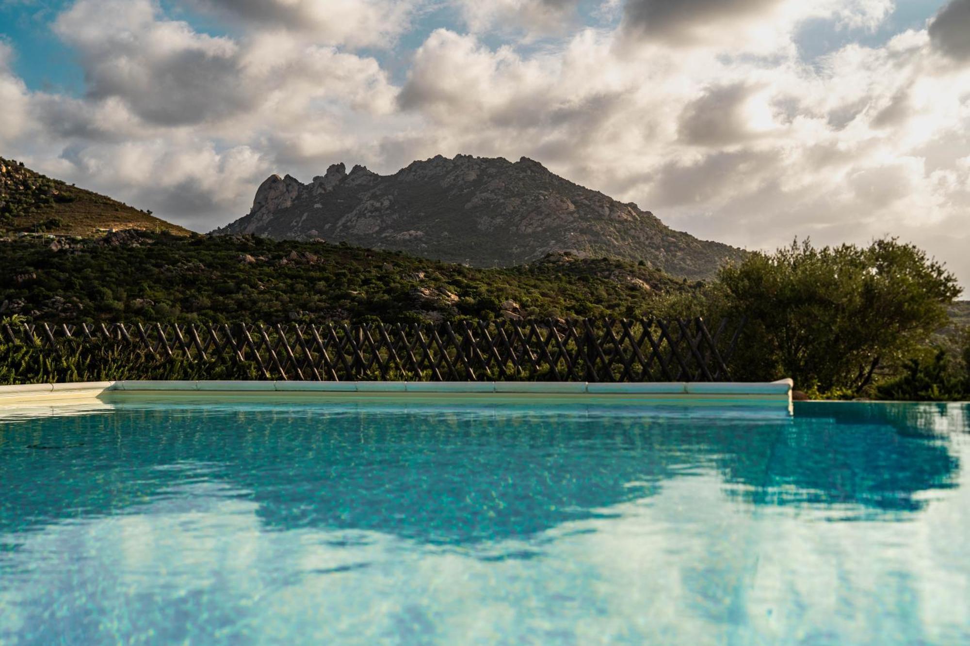 Casagliana Suite Resort Olbia Ngoại thất bức ảnh